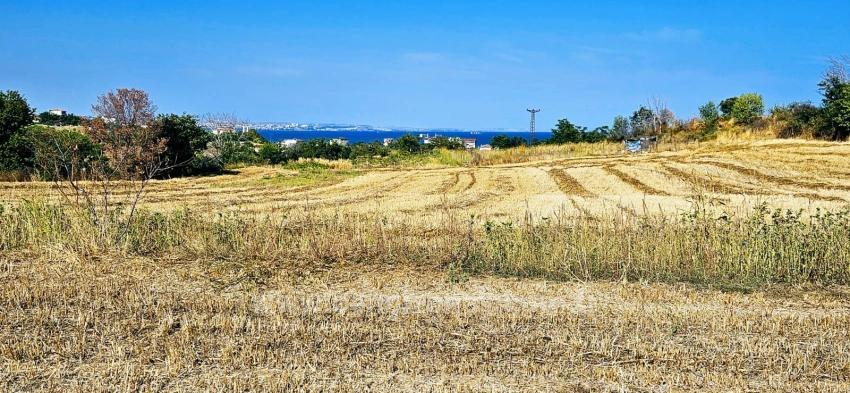615 M² Großes Eckgrundstück Zum Schnäppchenpreis In Der Nähe Des Flughafens