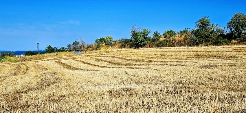 615 M² Großes Eckgrundstück Zum Schnäppchenpreis In Der Nähe Des Flughafens