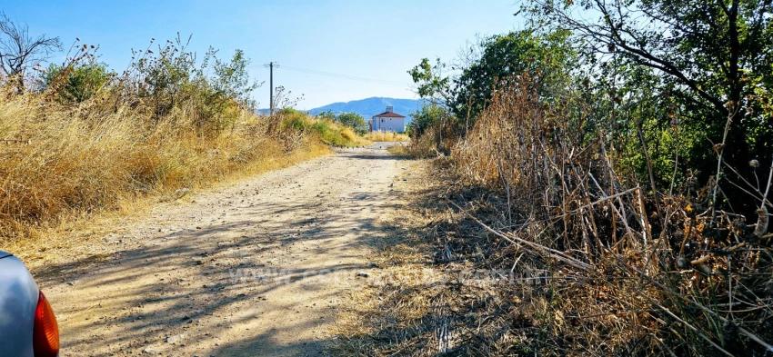 615 M² Großes Eckgrundstück Zum Schnäppchenpreis In Der Nähe Des Flughafens