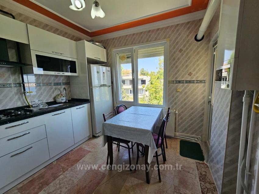 Komplettes Gebäude Zum Verkauf: 6 Einheiten Mit 3+1 Und 2 Einheiten Mit 210 M2 Arbeitsplätzen