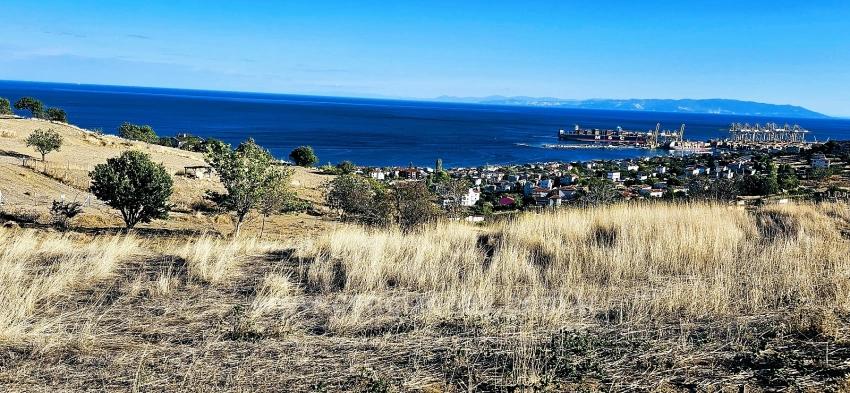 530 M² Großes Eckgrundstück Mit Fertiger Infrastruktur Und Herrlichem Meer- Und Naturblick.