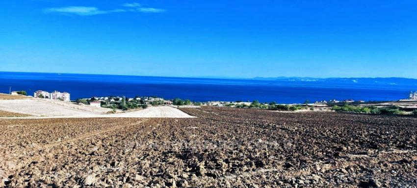 Schnäppchen-Coupon-Land Mit Vollem Meer- Und Naturblick Ist Im Vergleich Zu Seinen Vergleichsobjekten Sehr Erschwinglich