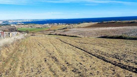 Preisgünstiges Grundstück Mit Freiem Blick Auf Meer, Natur Und Stadt, Bebauungsplan Für 20 % Zweigeschossige Bebauung.