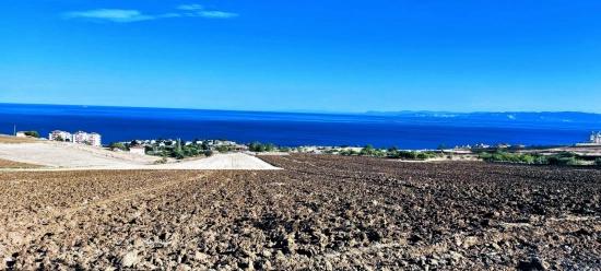 Grundstück Geeignet Für Ein Genossenschaftliches Wohnbauprojekt Mit 50 Wohnungen Und Freiem Meer- Und Naturblick.