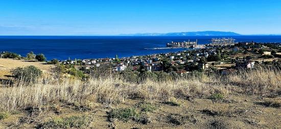 530 M² Großes Eckgrundstück Mit Fertiger Infrastruktur Und Herrlichem Meer- Und Naturblick.