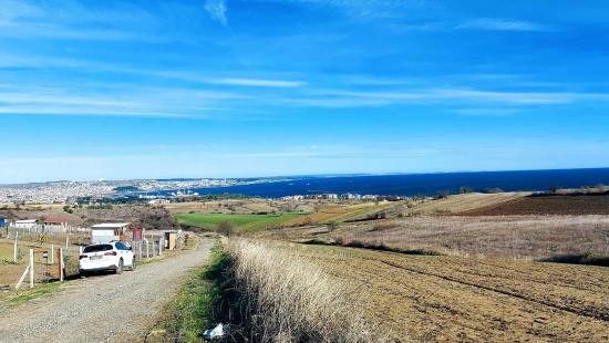 Preisgünstiges Grundstück Mit Freiem Blick Auf Meer, Natur Und Stadt, Bebauungsplan Für 20 % Zweigeschossige Bebauung.