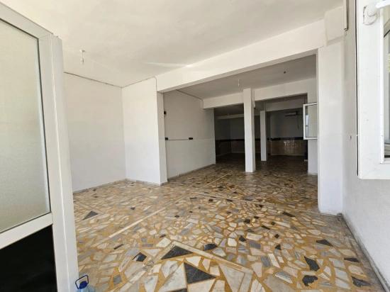Komplettes Gebäude Zum Verkauf: 6 Einheiten Mit 3+1 Und 2 Einheiten Mit 210 M2 Arbeitsplätzen