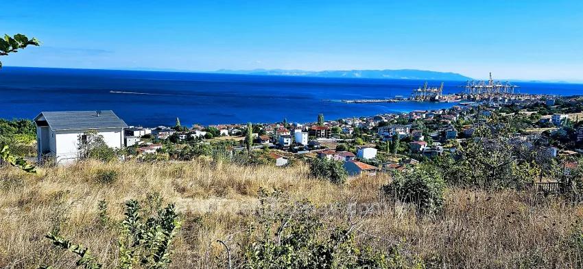 Land For Sale in Barbaros Nbh. Süleymanpaşa Kumbağ - Housing Zoned - 594 m²