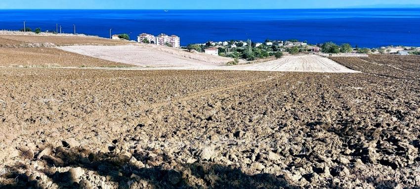 **Земельный Участок С Полным Видом На Море И Разрешением На Строительство (30%) Трехэтажного Здания В Районе Топагач, Текирдаг.**