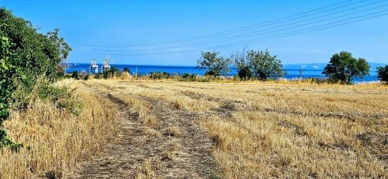 **asyaport к порту очень близко из нужды срочно продается жилье застроенный участок**