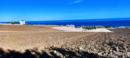 **земельный Участок С Полным Видом На Море И Разрешением На Строительство (30%) Трехэтажного Здания В Районе Топагач, Текирдаг.**