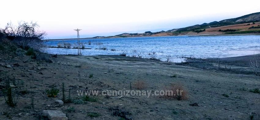 İhtiyaçtan Acil Satılık Baraj Cepheli Müstakil Tapulu Fırsat Tarla