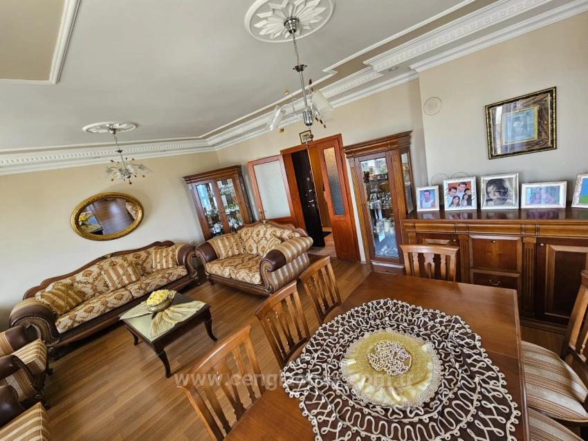 Komple Satılık Bina 6Adet 3+1 2 Adet 210 M2 İş Yeri