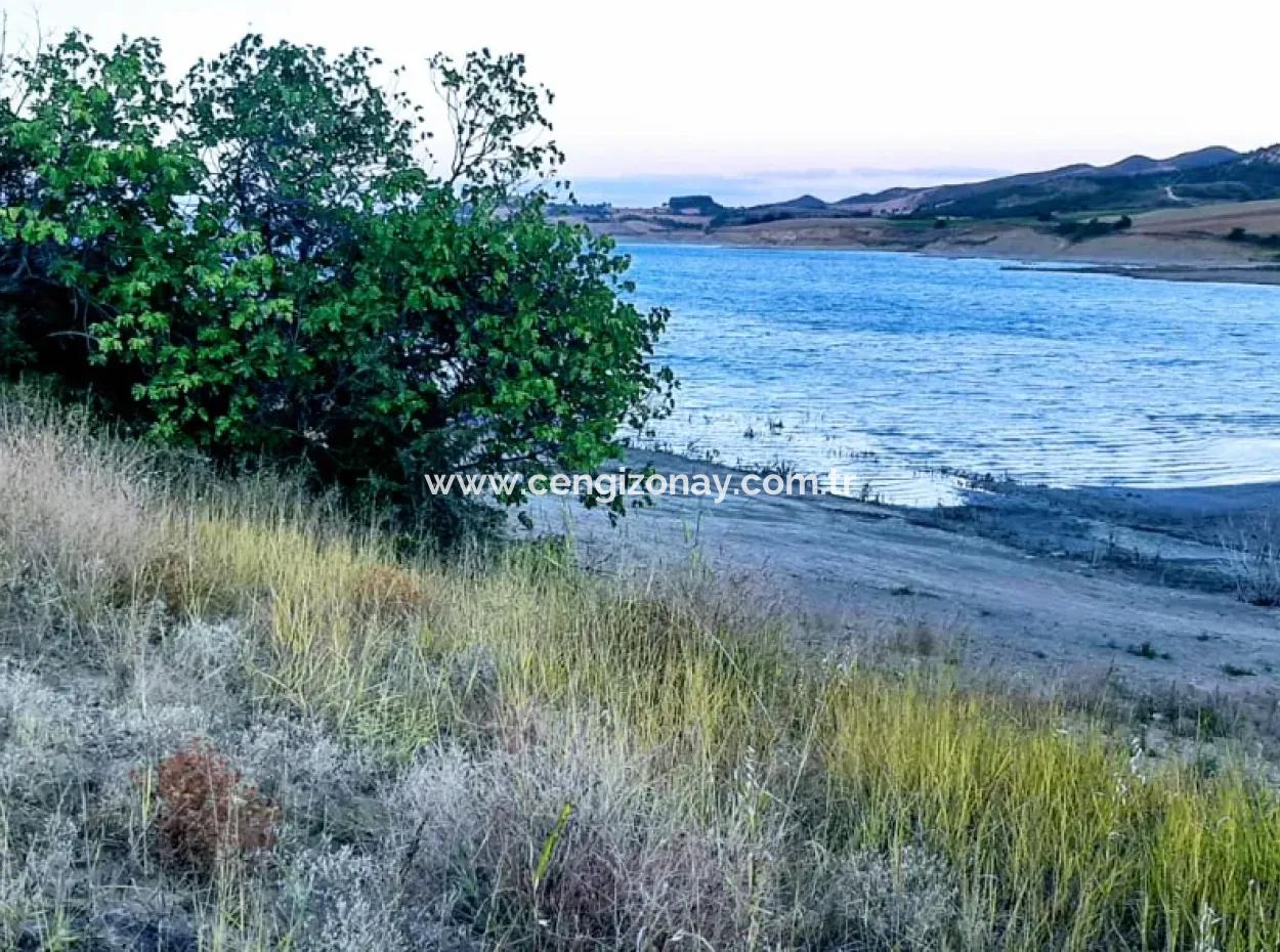 Tekirdağ Yeniköyde Satılık 3.000 M2 Gölete Cepheli Satılık Tarla